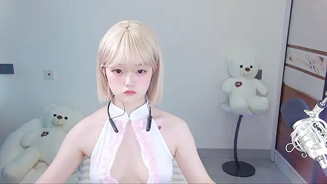 Evil-Bunny007 online show from May 24, 2026, 10:26 am
