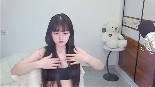 Evil-Bunny007 online show from May 19, 2026, 12:01 pm