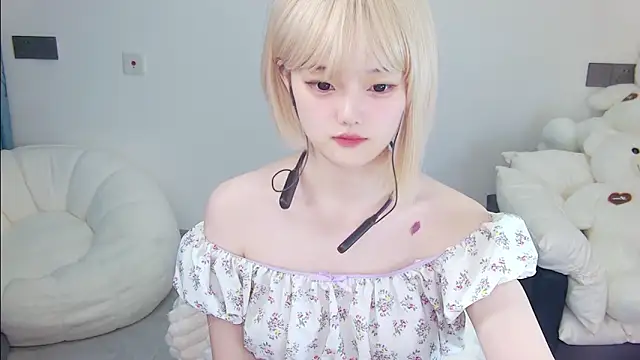 Evil-Bunny007 online show from May 31, 2026, 11:38 am