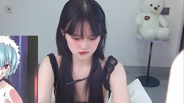 Evil-Bunny007 online show from June 3, 2026, 2:33 pm
