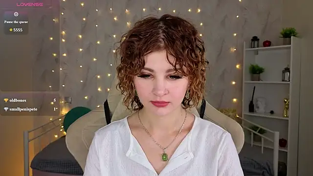Snapshot of Kira__Fluffy chatting on July 10, 2026, 12:10 am Kira Fluffy online show from July 10, 2026, 12:10 am