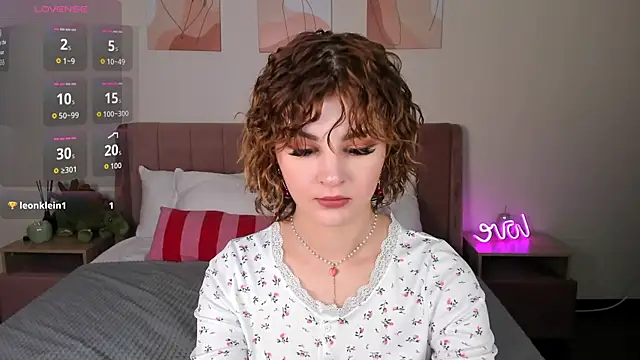 Snapshot of Kira__Fluffy chatting on July 17, 2026, 12:08 am Kira Fluffy online show from July 17, 2026, 12:08 am