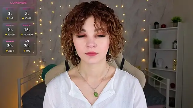 Snapshot of Kira__Fluffy chatting on July 11, 2026, 5:41 am Kira Fluffy online show from July 11, 2026, 5:41 am