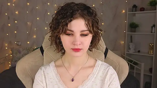 Kira  Fluffy online show from May 31, 2026, 12:05 am