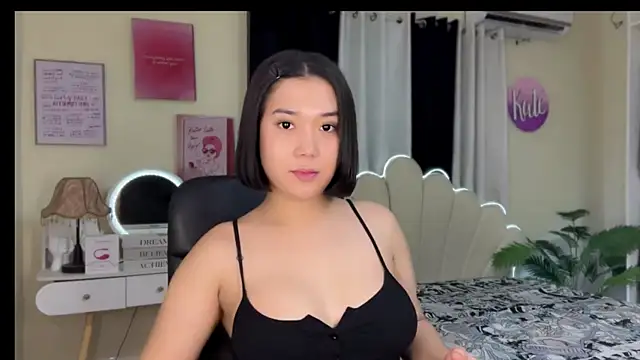 Snapshot of RingMyBelle chatting on July 15, 2026, 1:29 pm RingMyBelle online show from July 15, 2026, 1:29 pm