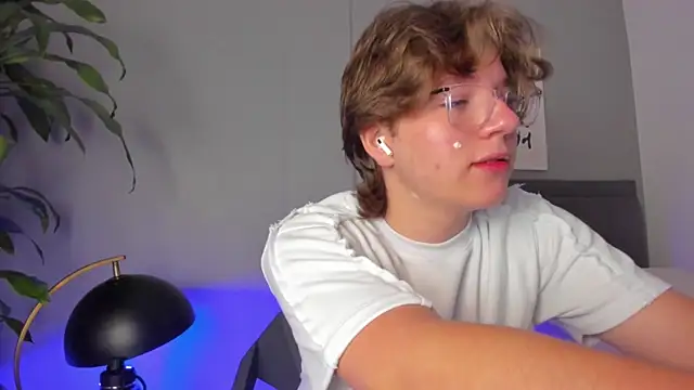 LucasMoraless online show from May 29, 2026, 2:12 pm