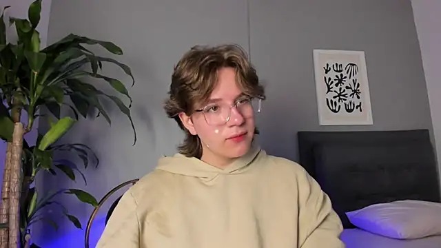LucasMoraless online show from June 4, 2026, 3:17 pm