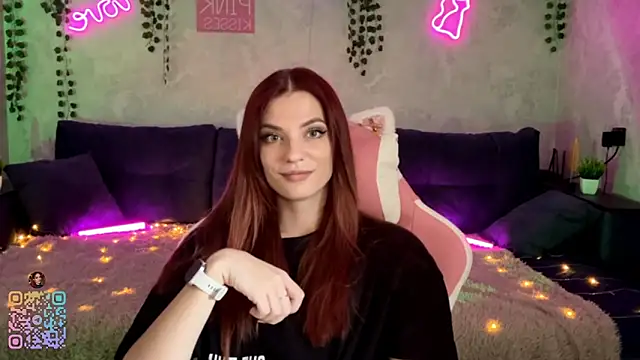 Snapshot of Angelina_Charm_ chatting on May 20, 2026, 6:21 am Angelina Charm online show from May 20, 2026, 6:21 am