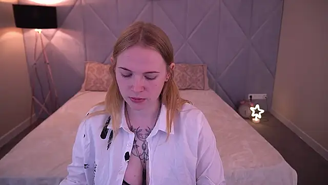 NikkyReyyy online show from May 28, 2026, 5:37 am