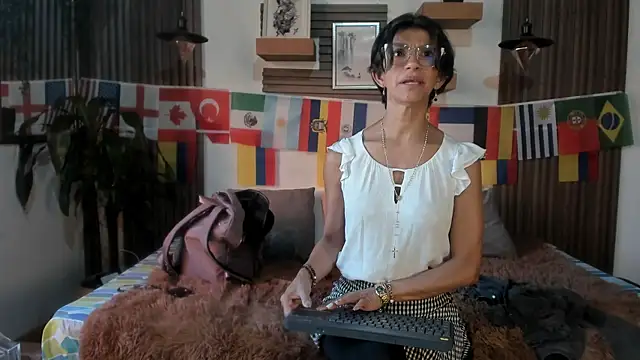 Snapshot of Evaa_campbell chatting on July 11, 2026, 12:27 pm Evaa campbell online show from July 11, 2026, 12:27 pm