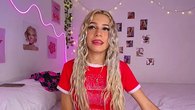 cinniaa  online show from May 30, 2026, 1:34 am