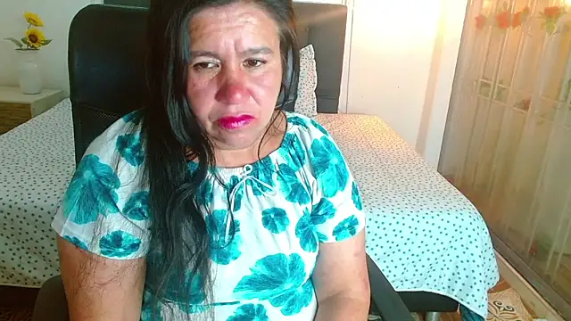 evelin 12  online show from May 14, 2026, 9:23 pm