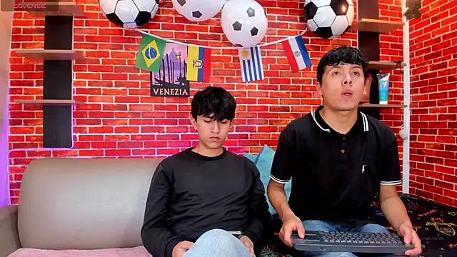 Hoot boyss  online show from June 27, 2026, 7:53 pm
