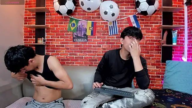 Hoot boyss  online show from June 19, 2026, 8:03 pm