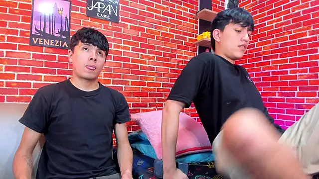 Hoot boyss  online show from June 10, 2026, 8:32 pm