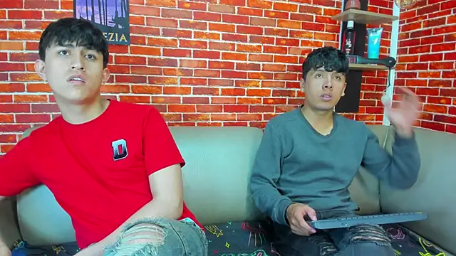 Hoot boyss  online show from May 25, 2026, 8:40 pm