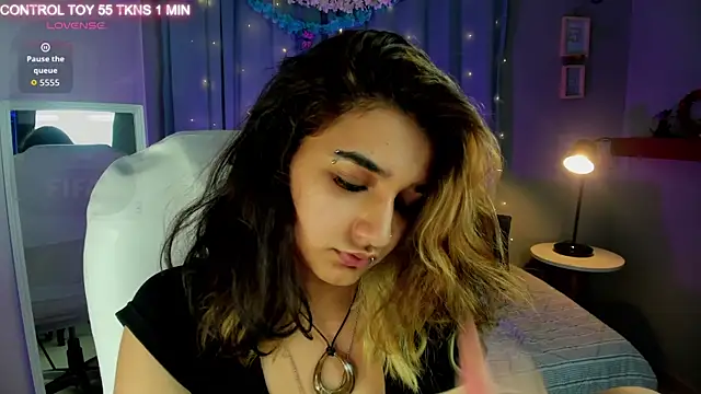 Snapshot of vanillafairy_ chatting on July 6, 2026, 8:44 pm vanillafairy online show from July 6, 2026, 8:44 pm