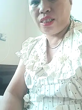 Snapshot of -Yeyi- chatting on July 15, 2026, 10:44 am -Yeyi- online show from July 15, 2026, 10:44 am