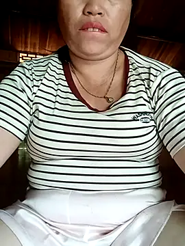 Snapshot of -Yeyi- chatting on July 14, 2026, 10:32 am -Yeyi- online show from July 14, 2026, 10:32 am