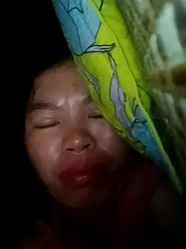 -Yeyi- online show from May 17, 2026, 9:26 pm