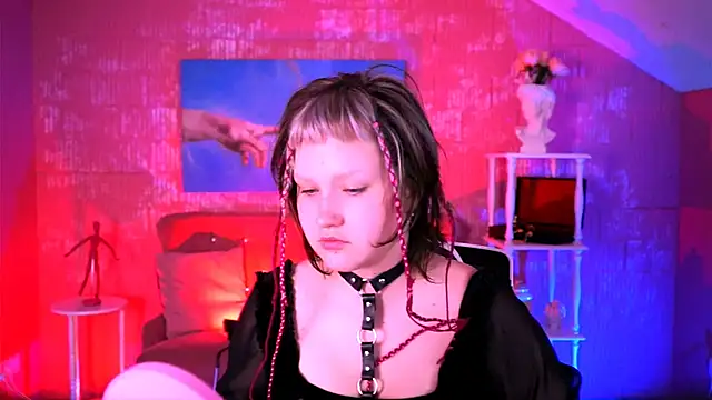 Snapshot of ViolettWoods chatting on July 16, 2026, 6:21 am ViolettWoods online show from July 16, 2026, 6:21 am