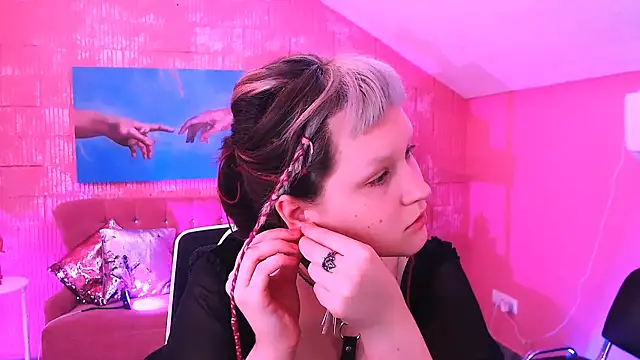 Snapshot of ViolettWoods chatting on July 21, 2026, 6:26 am ViolettWoods online show from July 21, 2026, 6:26 am