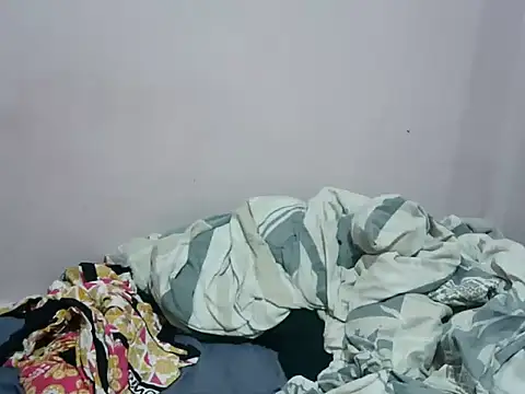 Snapshot of Squirty_pussie chatting on July 19, 2026, 8:34 am Squirty pussie online show from July 19, 2026, 8:34 am
