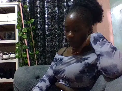 Curvyqueeh online show from June 4, 2026, 1:16 pm