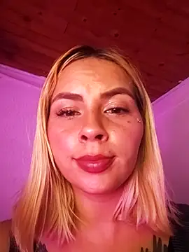 Snapshot of samyMoney chatting on July 1, 2026, 11:27 pm samyMoney online show from July 1, 2026, 11:27 pm