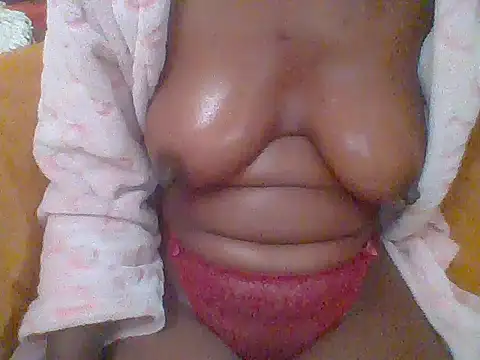 Snapshot of CreampyQueen1 chatting on June 23, 2026, 9:46 pm CreampyQueen1 online show from June 23, 2026, 9:46 pm