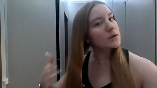 Lisi Kiss  online show from May 26, 2026, 5:44 pm