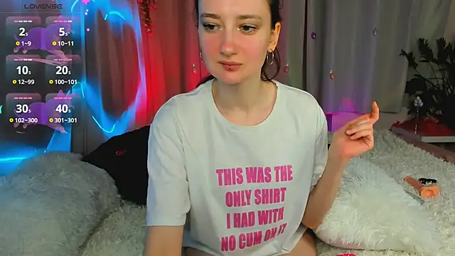 SummerLilaa online show from June 4, 2026, 1:38 pm