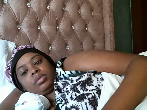 Snapshot of pretty_zii chatting on July 5, 2026, 7:04 am pretty zii online show from July 5, 2026, 7:04 am