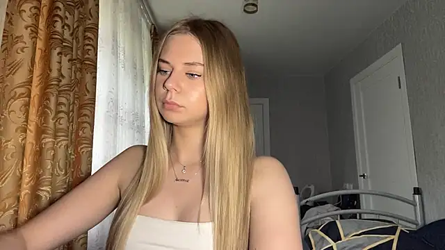 HoneysPiee online show from June 3, 2026, 2:33 pm