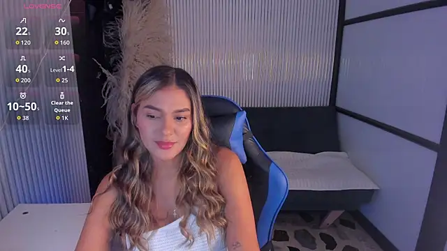 Snapshot of SophieWatson_ chatting on June 21, 2026, 11:43 pm SophieWatson online show from June 21, 2026, 11:43 pm