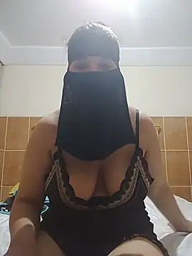 Snapshot of Laty_123 chatting on June 17, 2026, 12:04 pm Laty 123 online show from June 17, 2026, 12:04 pm