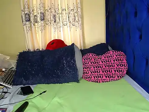 Petitebaibe23 online show from May 21, 2026, 5:27 am