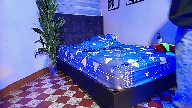 Snapshot of AURALIS_LUX chatting on July 14, 2026, 12:22 pm AURALIS LUX online show from July 14, 2026, 12:22 pm