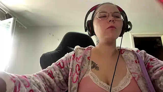 Redhair girl online show from June 4, 2026, 12:54 pm