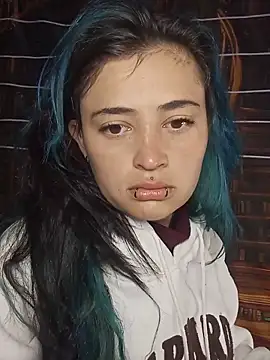 MilkyNeko  online show from May 18, 2026, 10:42 am