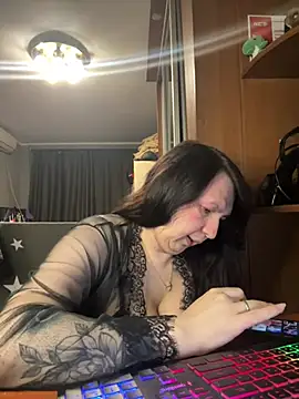 Snapshot of EvaBeautyXxX chatting on July 17, 2026, 10:40 pm EvaBeautyXxX online show from July 17, 2026, 10:40 pm
