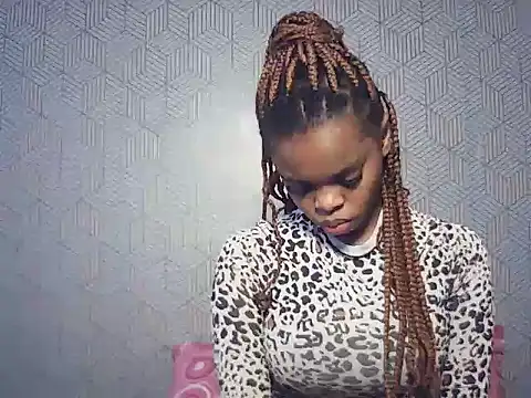 BustieLaura online show from June 14, 2026, 6:25 am
