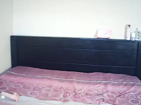 BustieLaura online show from July 17, 2026, 5:48 am
