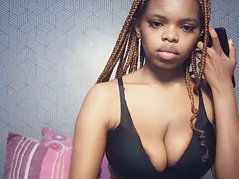 BustieLaura online show from June 11, 2026, 4:09 am