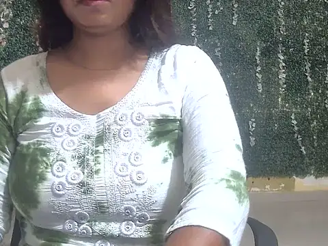 shallykaur online show from June 4, 2026, 3:44 am