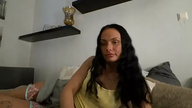 Alessiadeluna online show from May 28, 2026, 7:42 pm