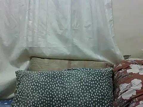 Hot-Perryl online show from May 18, 2026, 4:23 pm