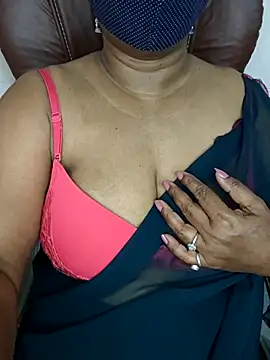 MISS-LOVEV online show from June 19, 2026, 1:39 pm