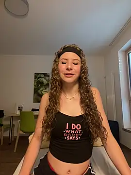 MilaRoseee online show from June 26, 2026, 6:25 pm