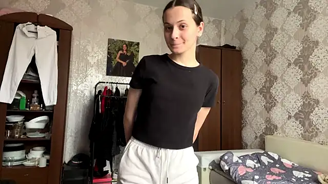 MarlynSiefkes online show from June 3, 2026, 1:01 pm